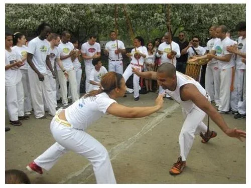 Mestre de capoeira angrense é valorizado no exterior