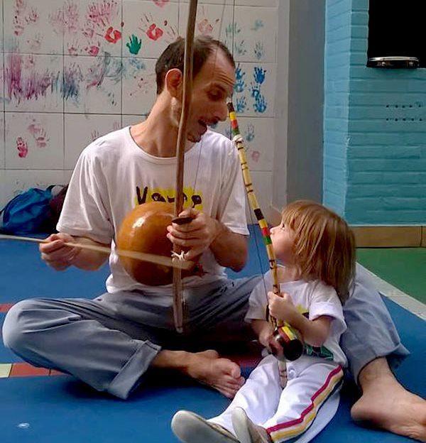 A CAPOEIRA COMO PRÁTICA EDUCATIVA TRANSFORMADORA